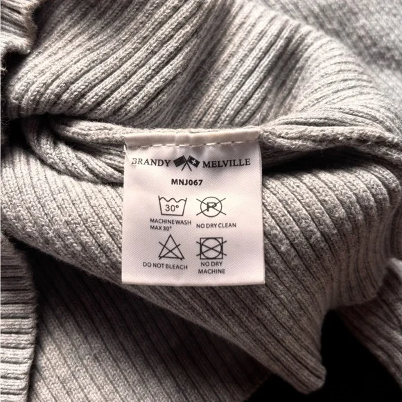 brandy melville v-neck sweater, grey/cream - Picture 6 of 6